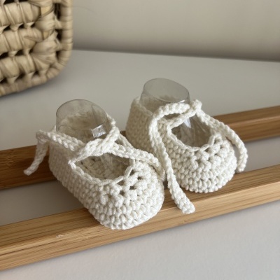 Sapatitos Laçada - Croché - Pérola