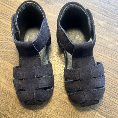 Sandálias Velcro Camurça