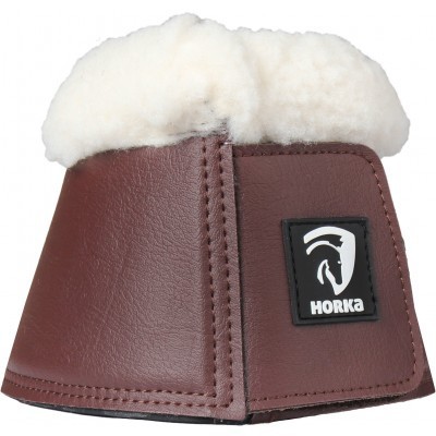 Capa para casco de cavalo em couro castanho com interior em pele branca felpuda e etiqueta HORKA