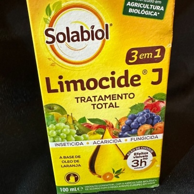 Caixa amarela do produto Limocide J 3 em 1 da Solabiol para tratamento total