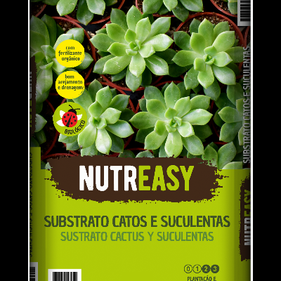 Pacote verde de substrato para cactos e suculentas NUTREASY com plantas suculentas e texto