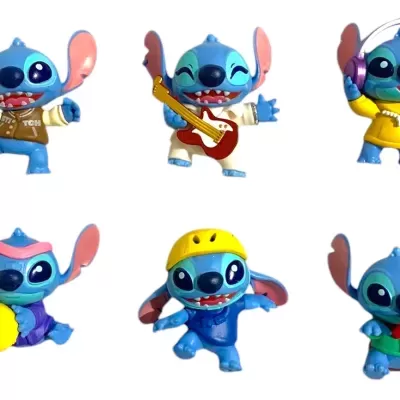 Seis figuras de ação do personagem Stitch em várias poses e roupas coloridas.