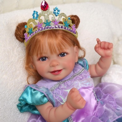 Boneca Bebé Reborn Cabelos vermelhos, 50cm em Silicone Vinílico e tecido, detalhes realistas, com acessórios