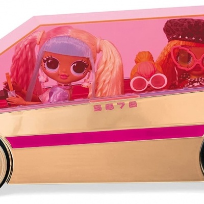Brinquedo carro futurista rosa e dourado com duas bonecas dentro
