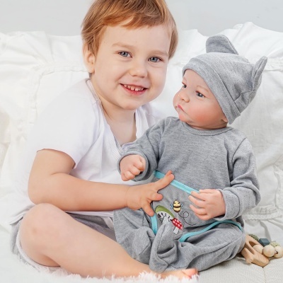 Boneca Bebé Reborn menino 46cm corpo inteiro em Silicone Vinílico, olhos abertos, com acessórios