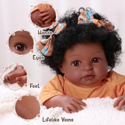 Boneca realista de bebé com cabelo encaracolado e t-shirt laranja