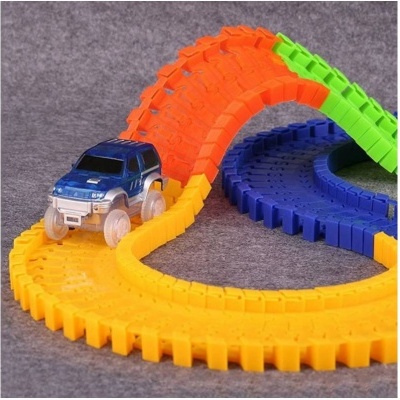 Pista de carros com luz led, 240 peças com 2 carros, brilha no escuro