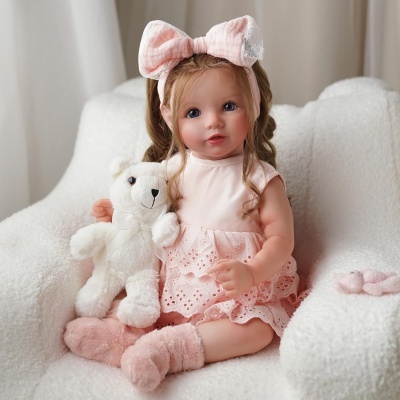 Boneca Bebé Reborn Lara, 50cm em Silicone Vinílico, detalhes realistas, com acessórios