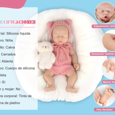 Boneca silicone género menina com roupa rosa e ursinho em almofada branca