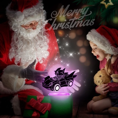 Pai Natal e criança com projeção luminosa de carro de corrida festiva