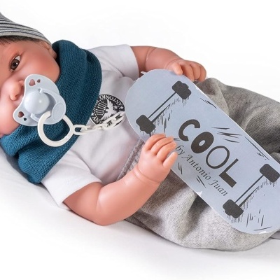 Boneca Bebé Reborn menino 42cm em Silicone Vinílico com Skate, feito a mão