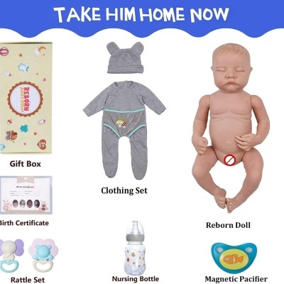 Boneca Bebé Reborn menino 44cm Silicone Vinílico completo banhável, olhos fechados, com acessórios