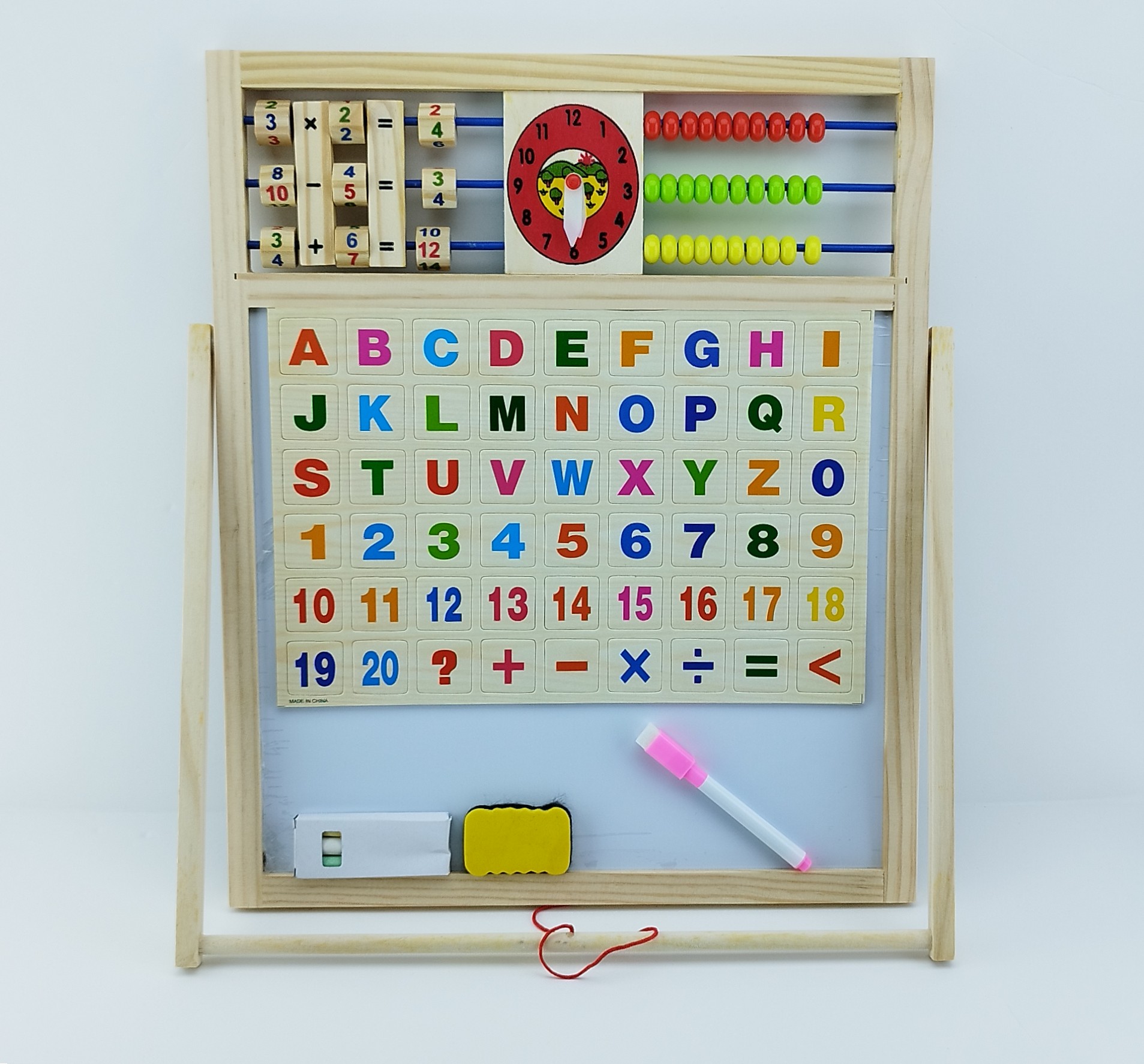 QUADRO MAGNÉTICO MULTIUSOS EM MADEIRA DE ESCRITA E DESENHO Quadro educativo de madeira com alfabeto, números, símbolos e ábaco coloridos