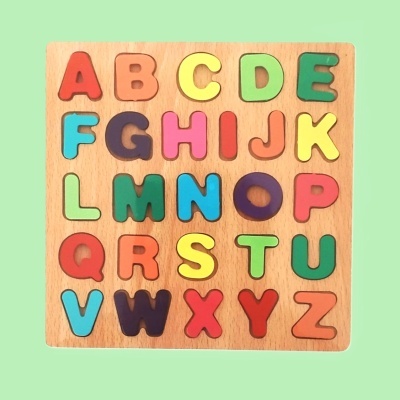 PUZZLE EM MADEIRA DO ABECEDÁRIO