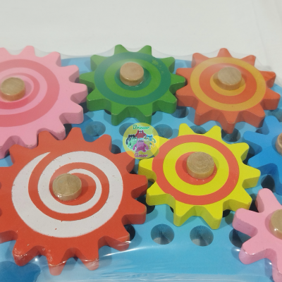 JOGO DAS ENGRENAGENS EM MADEIRA - MONTESSORI