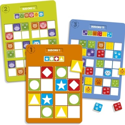 Três tabuleiros de Sudoku coloridos com peças de formas geométricas e animais.