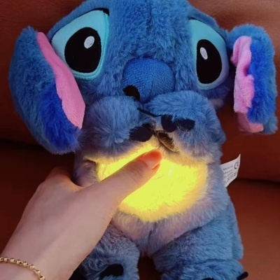 PELUCHE DO STITCH QUE RESPIRA E TOCA MÚSICA 28CM