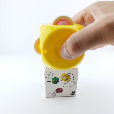 CUBO INTERATIVO 2 EM 1 - RODAR E PRESSIONAR