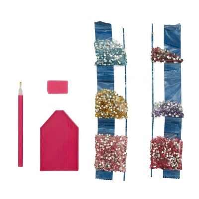 PINTURA DE DIAMANTES EM CANVAS 29X29CM - MINNIE MOUSE, CANENCO