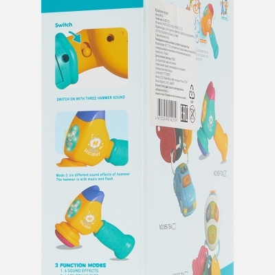 Embalagem de brinquedo martelo colorido com descrição de funções e modos sonoros