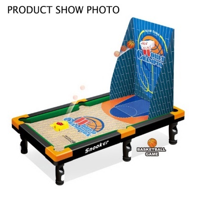 Mesa de mini basquetebol com tabela azul e superfície tipo madeira