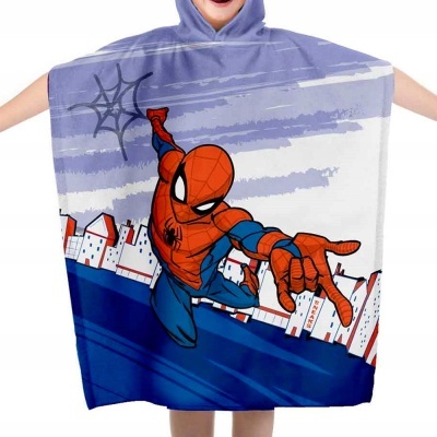 Poncho infantil com capuz e estampa do Homem-Aranha em azul, branco e vermelho