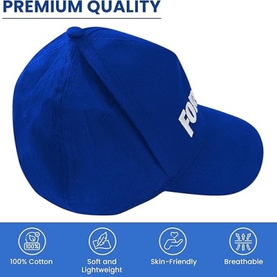 Boné azul com texto branco 