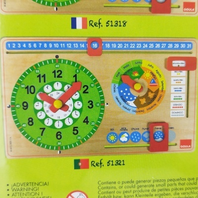 Relógio educativo em madeira com calendário, estações do ano e símbolos meteorológicos.