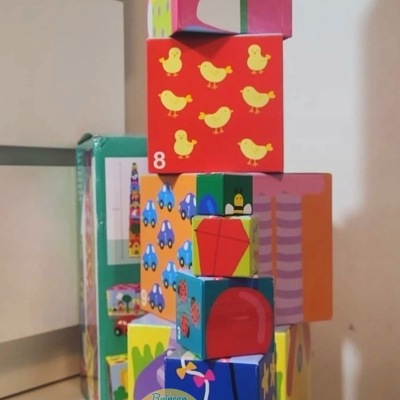 CUBOS EMPILHÁVEIS + CARRO, GOULA