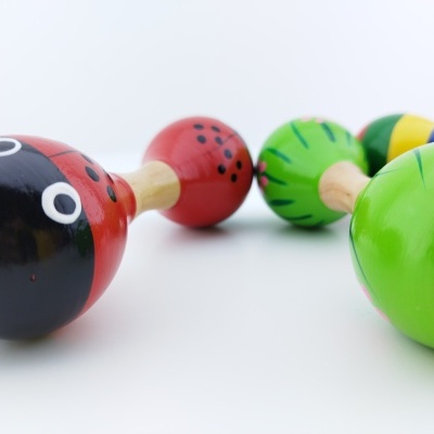 MARACA INFANTIL DUPLA EM MADEIRA 15CM