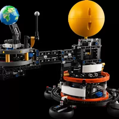 LEGO TECHNIC: PLANETA TERRA E LUA EM ÓRBITA 42179 LEGO TECHNIC: PLANETA TERRA E LUA EM ÓRBITA 42179