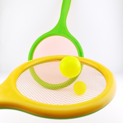 RAQUETES DE PRAIA EM PLÁSTICO E REDE 37CM