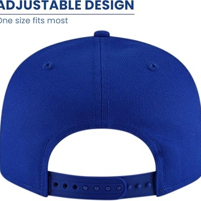 Boné azul ajustável com correia e botões para ajuste de tamanho