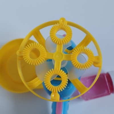 BRINQUEDO LANÇA BOLHAS DE SABÃO ELETRÓNICO