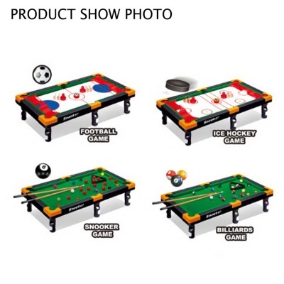 Quatro mini mesas de jogos diferentes: futebol, hóquei, snooker e bilhar.