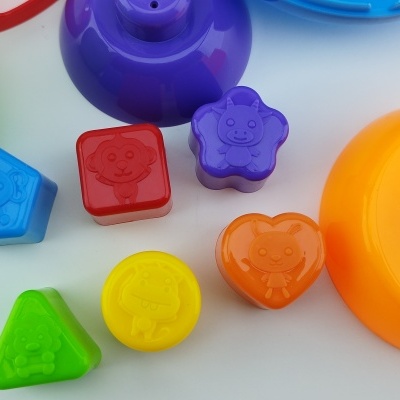 BRINQUEDO DIDÁTICO - FORMAS, CORES E EMPILHAMENTO