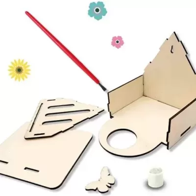 HOTEL DE BORBOLETAS EM MADEIRA PARA MONTAR E COLORIR, MOXY