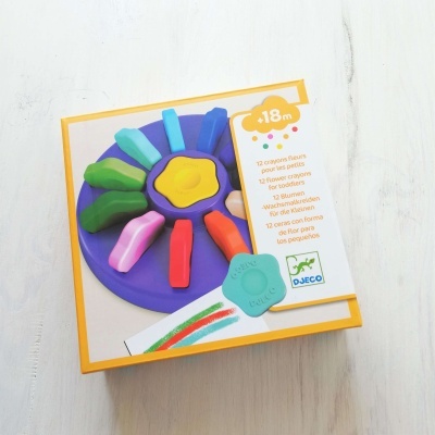 12 LÁPIS DE CERA EM FORMATO DE FLOR, DJECO