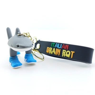 Chaveiro tubarão com sapatilhas azuis e tira preta com texto colorido