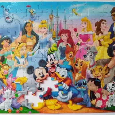 PUZZLE EM MADEIRA MUNDO DISNEY - 100 PEÇAS EDUCA