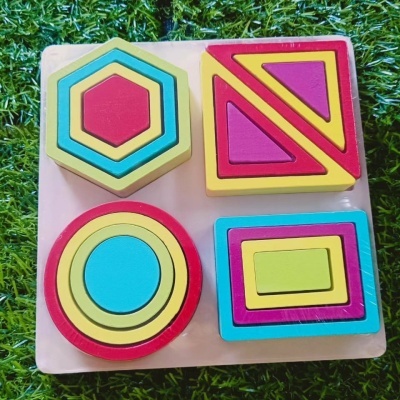 PUZZLE EM MADEIRA DAS FORMAS COLORIDAS MONTESSORI