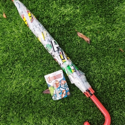 Guarda-chuva infantil Avengers com cabo vermelho e tecido transparente estampado