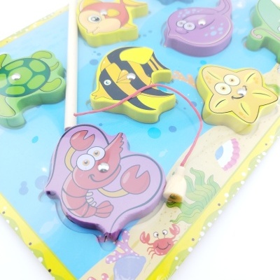 JOGO DE PESCA E PUZZLE EM MADEIRA - 8 PEÇAS