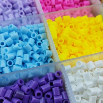 IRONING BEADS - CONJUNTO DE 12 CORES DE CONTAS DE ENGOMAR