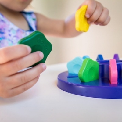 12 LÁPIS DE CERA EM FORMATO DE FLOR, DJECO