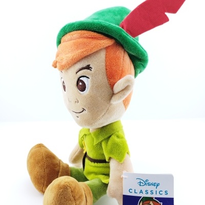 Pelúcia Peter Pan Disney com chapéu verde e pena vermelha, etiqueta Disney Classics