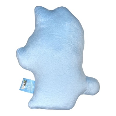 Almofada de peluche azul claro com etiqueta