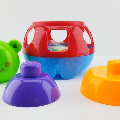 BRINQUEDO DIDÁTICO - FORMAS, CORES E EMPILHAMENTO