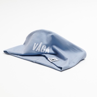 Boné azul claro com logotipo VÁGA