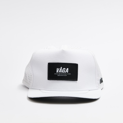 Boné branco com etiqueta preta VÁGA